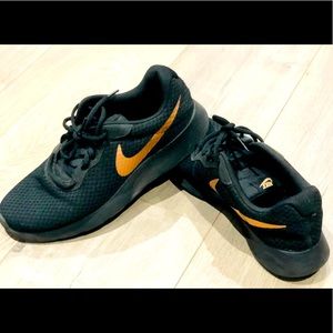 Rose Gold & Black Nike Runners Size 10